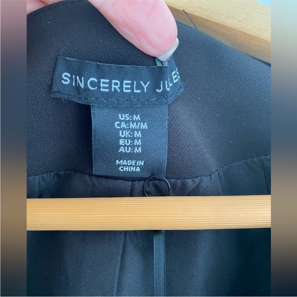 Sincerely Jules Black Short Vest Size M - Picture 3 of 5